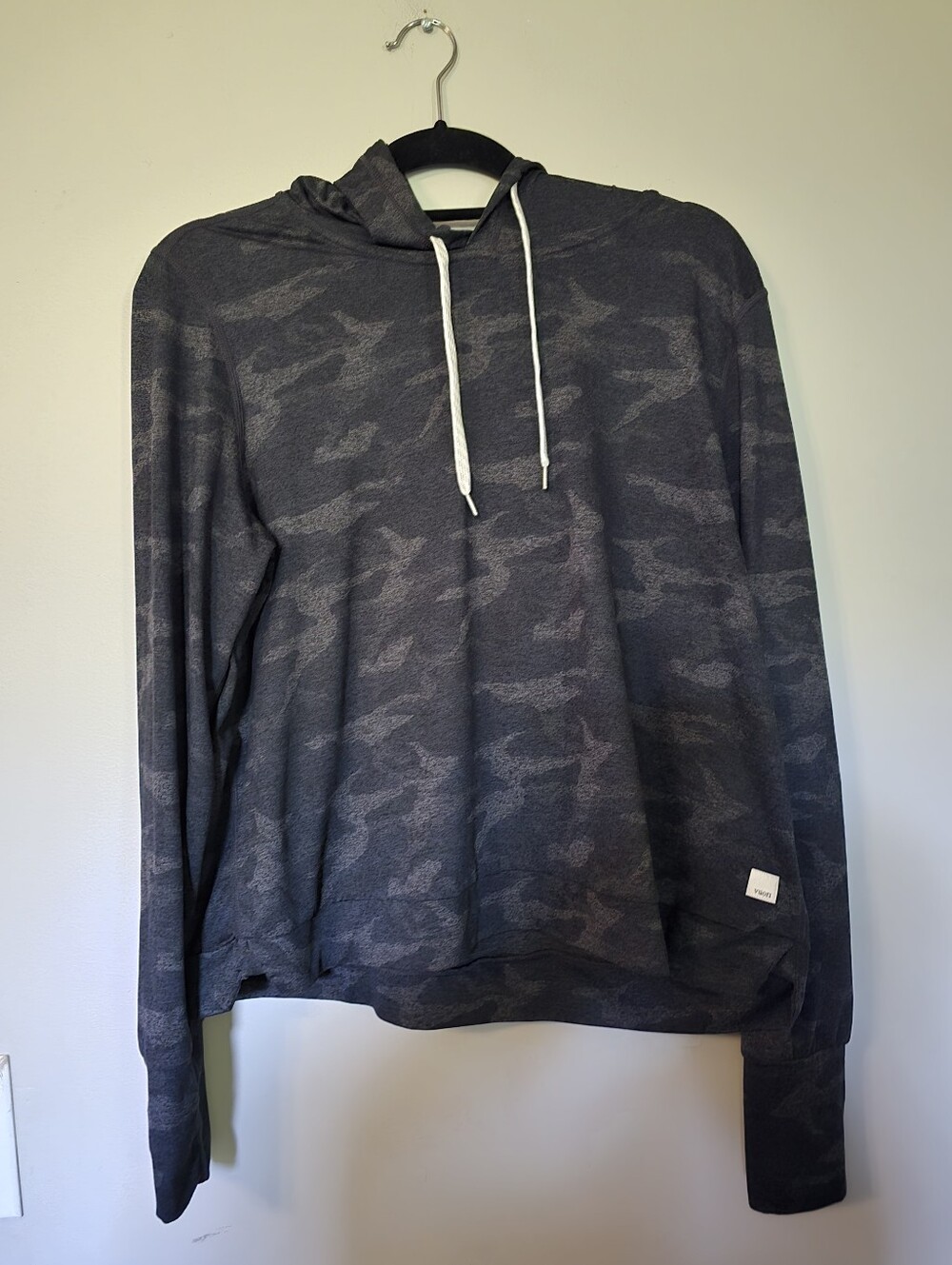 Vuori Womans Halo Essensials Camo Hoodie - Dark Gray So Soft - Picture 2 of 5